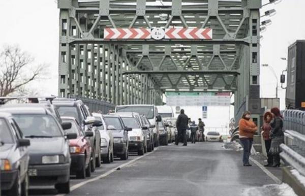 Черги на кордонах: під КПП на Закарпатті й досі стоять 360 авто