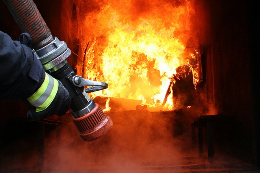 В Ужгороді спалахнула пожежа в житловому будинку