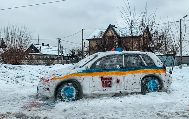 Курйоз дня: невідомі зі снігу зліпили патрульну машину і викликали поліцію (ФОТО)