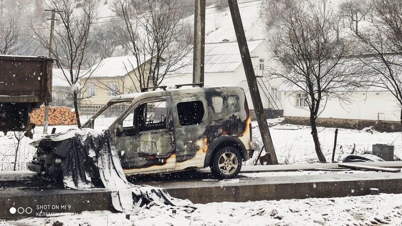На Хустщині невідомі спалили автомобіль працівнику держлісгоспу (ФОТО)