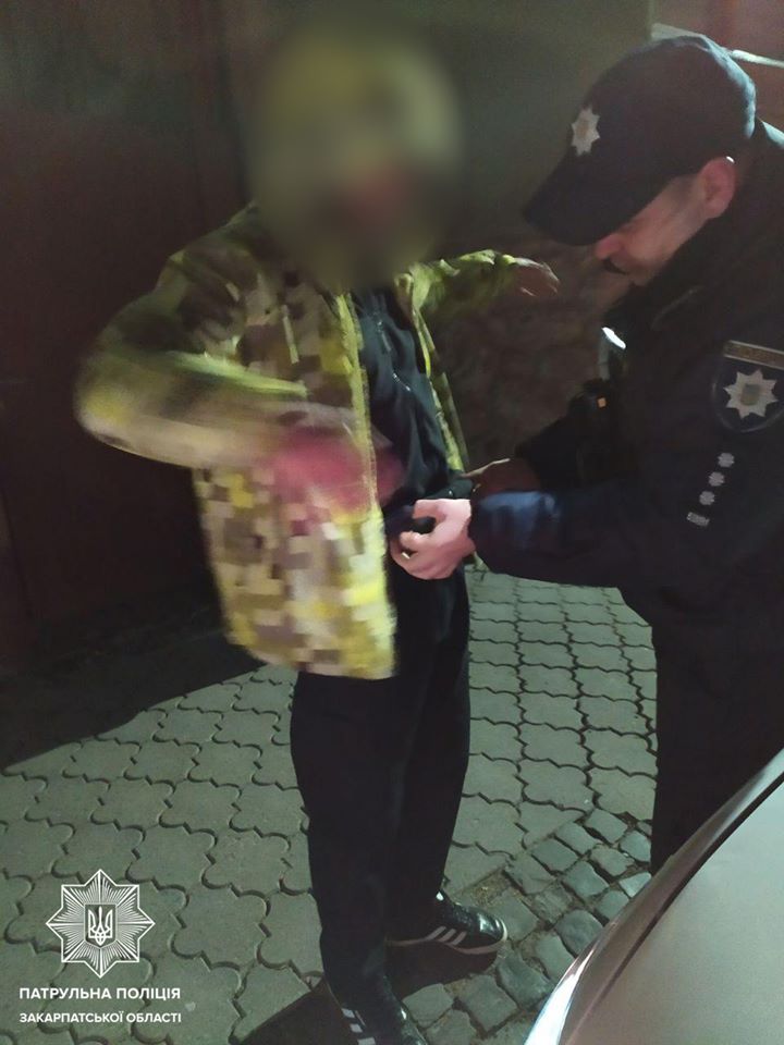 Вночі у Мукачеві затримали розповсюджувачів наркотиків (ФОТО)