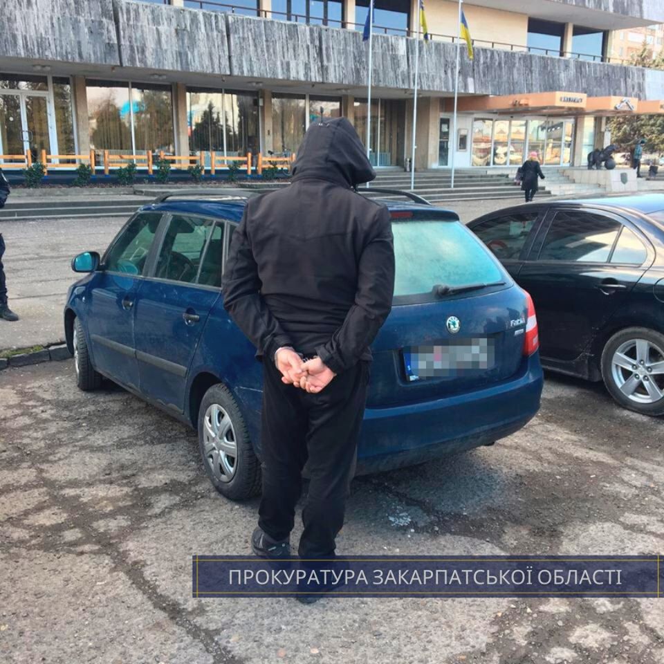 Кілограми наркотиків: в Ужгороді погодили підозру затриманому іноземцю (ФОТО)