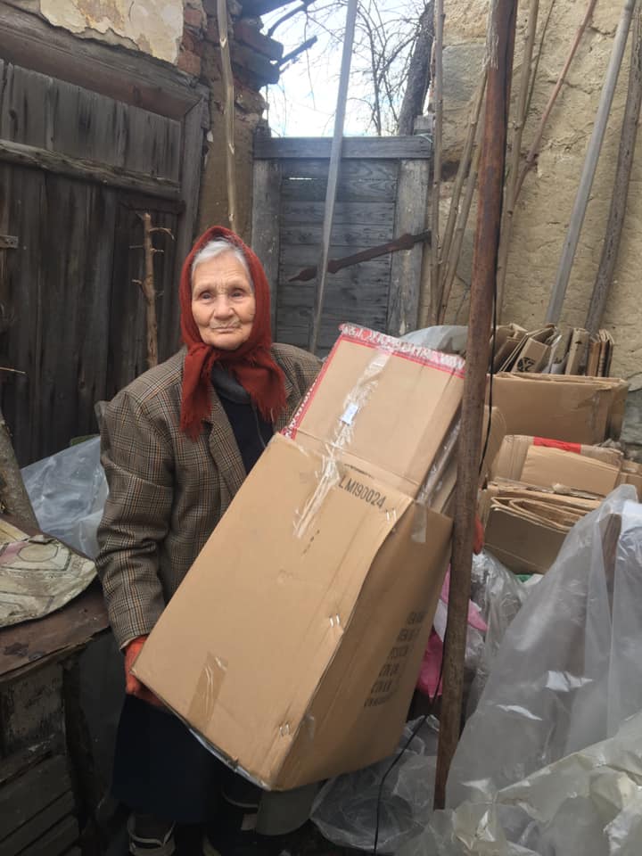 90-річна берегівчанка здала 400 кілограм картону (ФОТО)