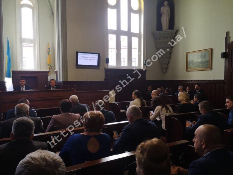 Розпочалася позачергова сесія міської ради Мукачева (НАЖИВО)