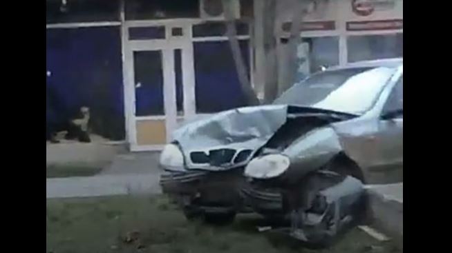 Ранкова автотроща в Ужгороді: наслідки погоні (ФОТО)