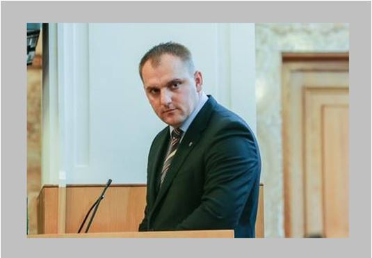 Скандальний керівник Держгеокадастру на Закарпатті знову мітить на крісло (Фото, Відео)