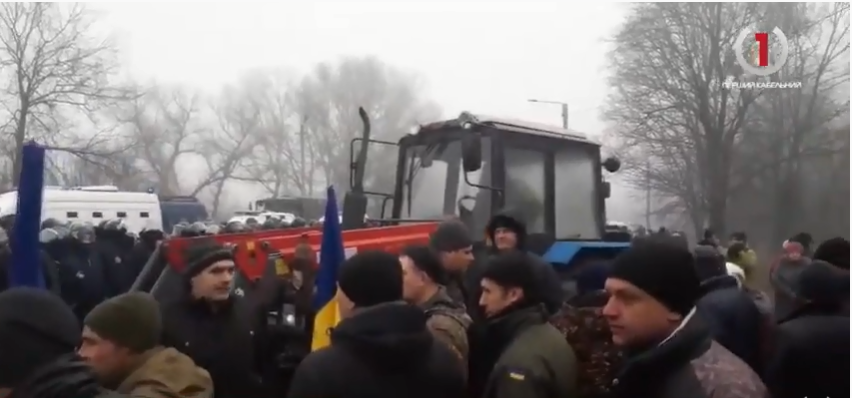 Страх і ненависть: як зустрічали евакуйованих українців (ВІДЕО)