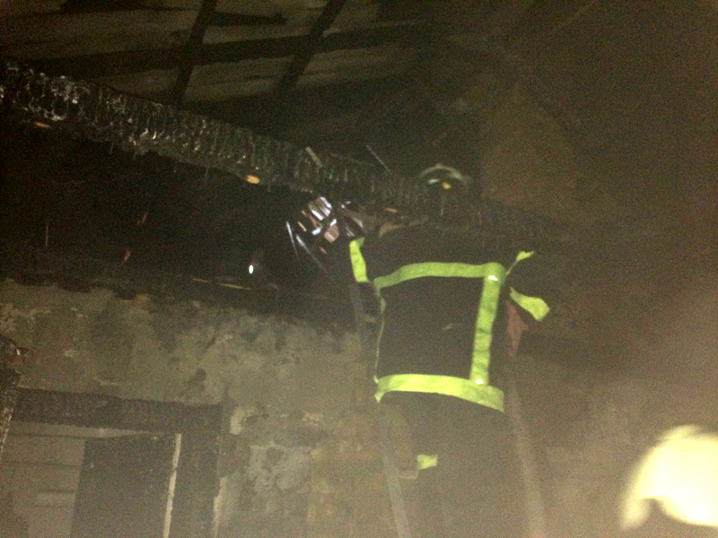 Пожежа у будинку ледь не забрала життя цілої родини у Виноградові (ФОТО)