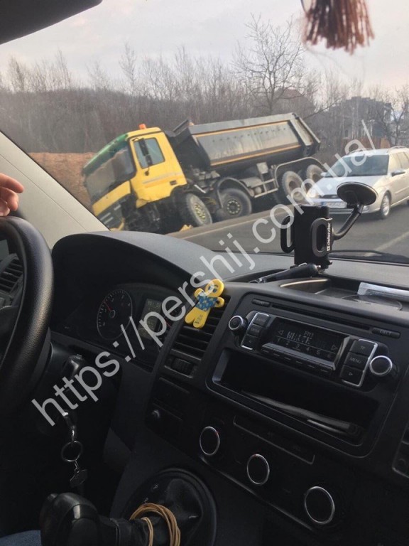 Смертельна ДТП на Іршавщині: легковик зіткнувся з вантажівкою (ФОТО)