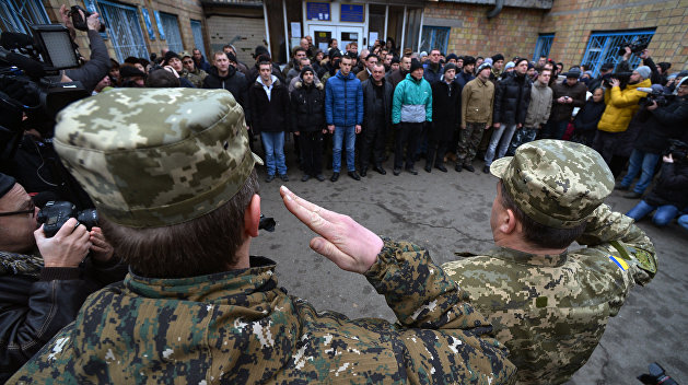 Зеленський відстрочив призов в армію - офіційно