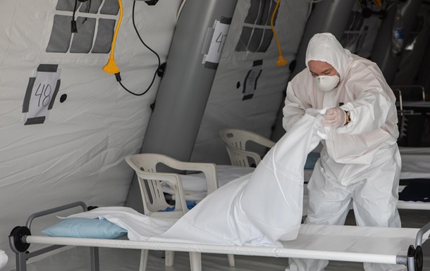 Пандемія в Італії: лікарі обирають, кого рятувати (ФОТО)