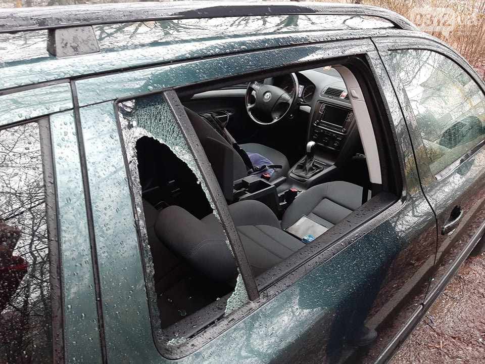 Нічне пограбування: в Ужгороді обкрадають автомобілі (ФОТО)