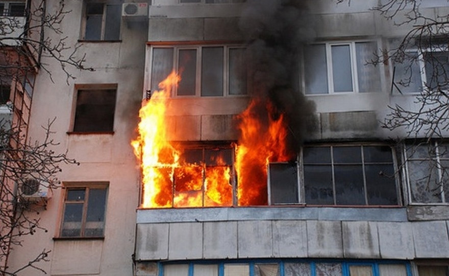 В Ужгороді вогонь охопив квартиру у багатоповерхівці