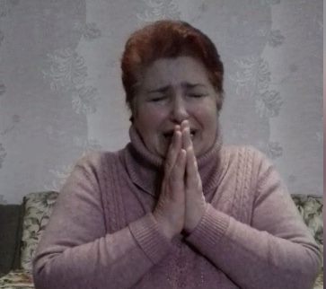 Українка, яка заразила коронавірусом кілька сіл, вибачилася та попросила не спалювати її хату (ВІДЕО)
