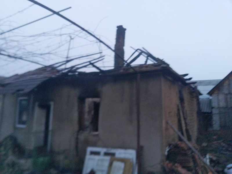 На Ужгородщині біля палаючого будинку знайшли два трупа (ФОТО)
