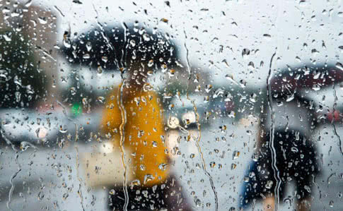 Шквальний вітер, град, дощі та грози: погода на Закарпатті 30 квітня