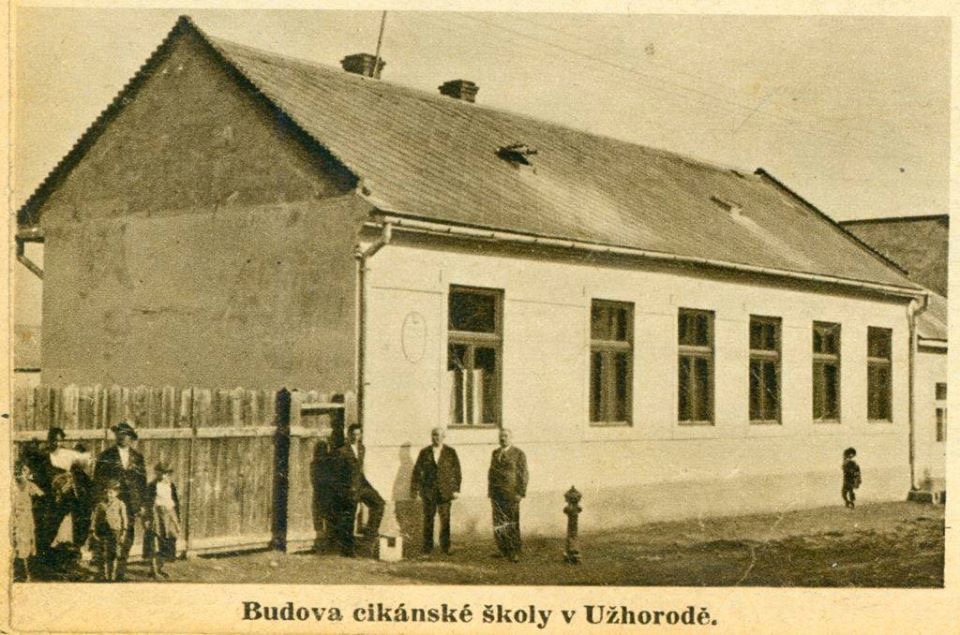 Ромська школа в Ужгороді- одна з найстаріших ромських шкіл в Європі (ФОТО)