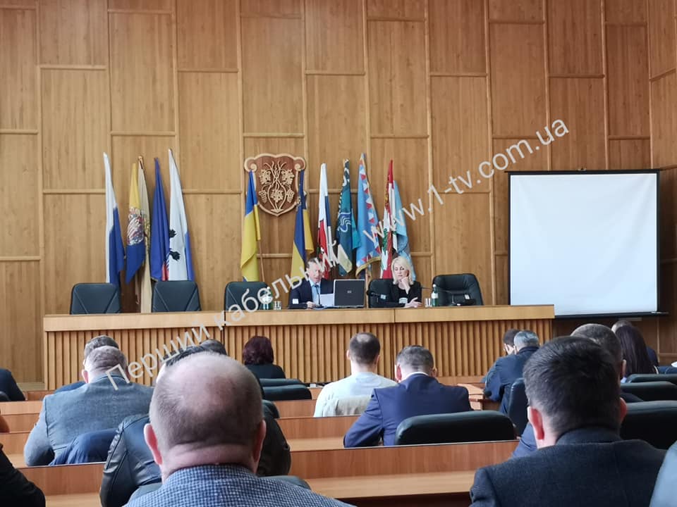 Недопущення поширення COVID-19: в Ужгороді відбулася позачергова сесія міськради (ФОТО)