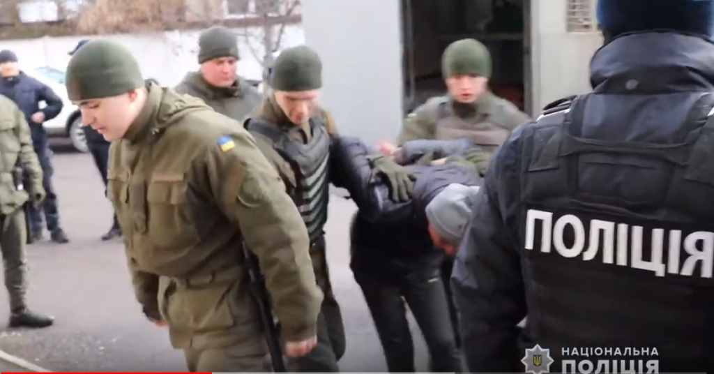 Поліція, ССУ і бійці Нацгвардії: що відбувалося в Ужгороді (Відео)