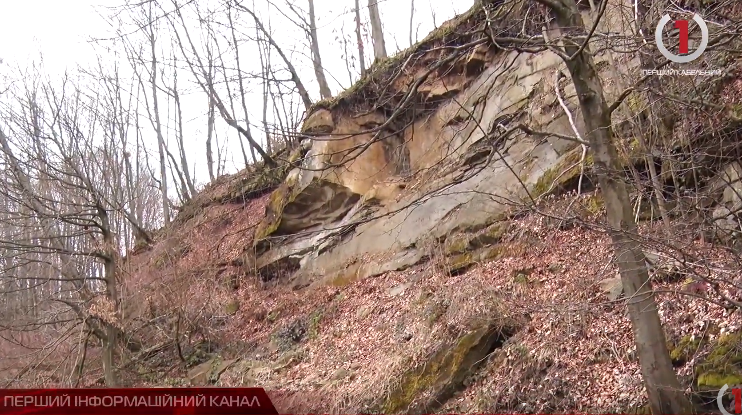 Смертельна загроза: на Тячівщині знову обвалилася скеля (ВІДЕО)