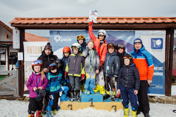 Закарпатська команда здобула "бронзу" на чемпіонаті України з лижного спорту (ФОТО)