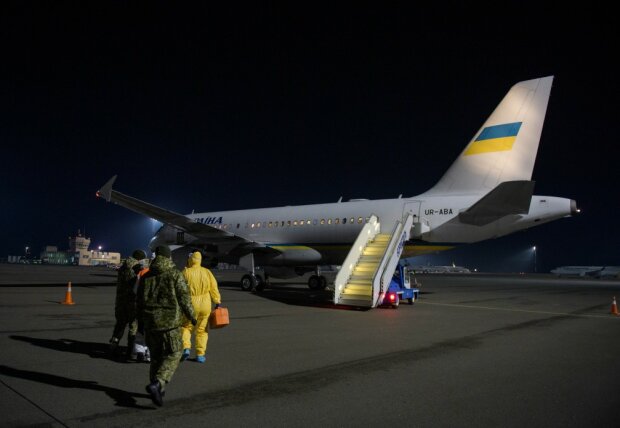 Українців забрали з Відня президентським літаком
