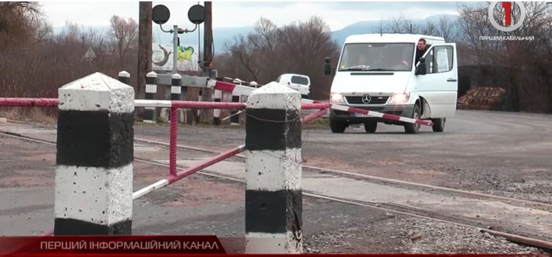 На Хустщині локомотив збив пасажирський автобус: подробиці трагедії (ВІДЕО)