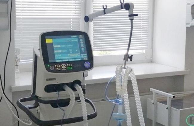 Митниця не пускає в Україну апарати штучної вентиляції легень
