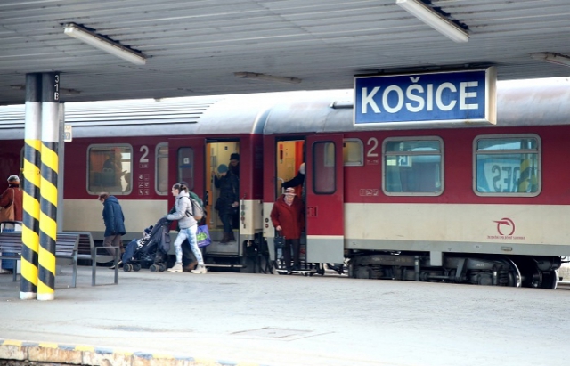 Укрзалізниця скасувала всі поїзди до Словаччини, які їдуть через Закарпаття