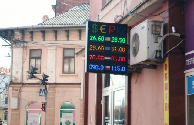 Рекордне підняття: у Мукачеві долар стрімко зростає