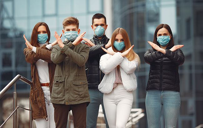 У МОЗ розповіли, коли українцям дозволять зняти маски