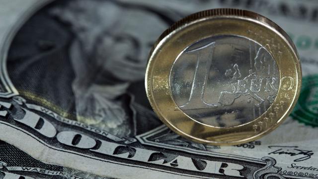Курс валют на 16 квітня: ціна на долар зросла, на євро – впала