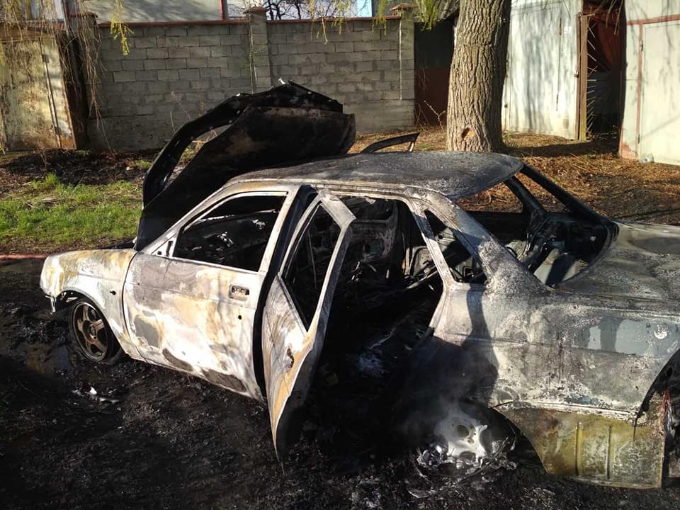 Пожежа у Берегові - знищено автівку (ФОТО)