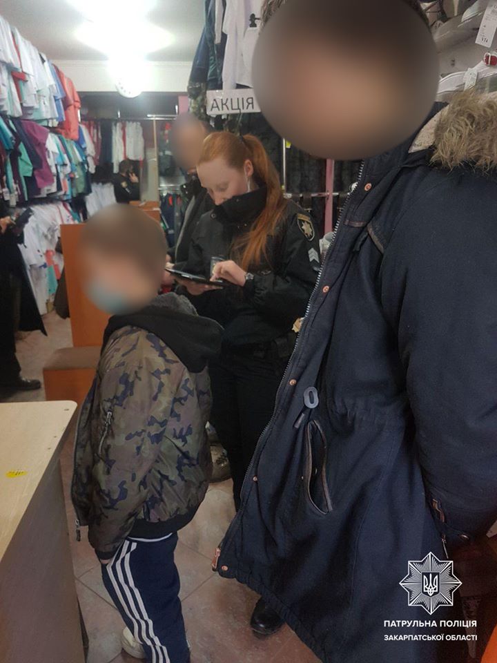 В Ужгороді неповнолітні викрали у жінки телефон (ФОТО)