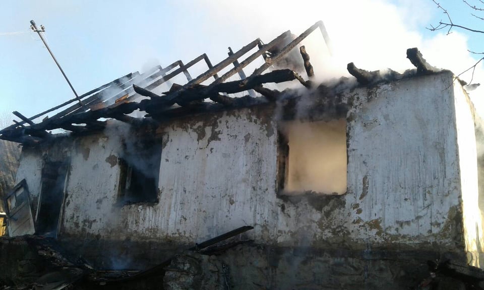 Під час пожежі на Великоберезнянщині жінка отруїлася чадним газом (ФОТО)