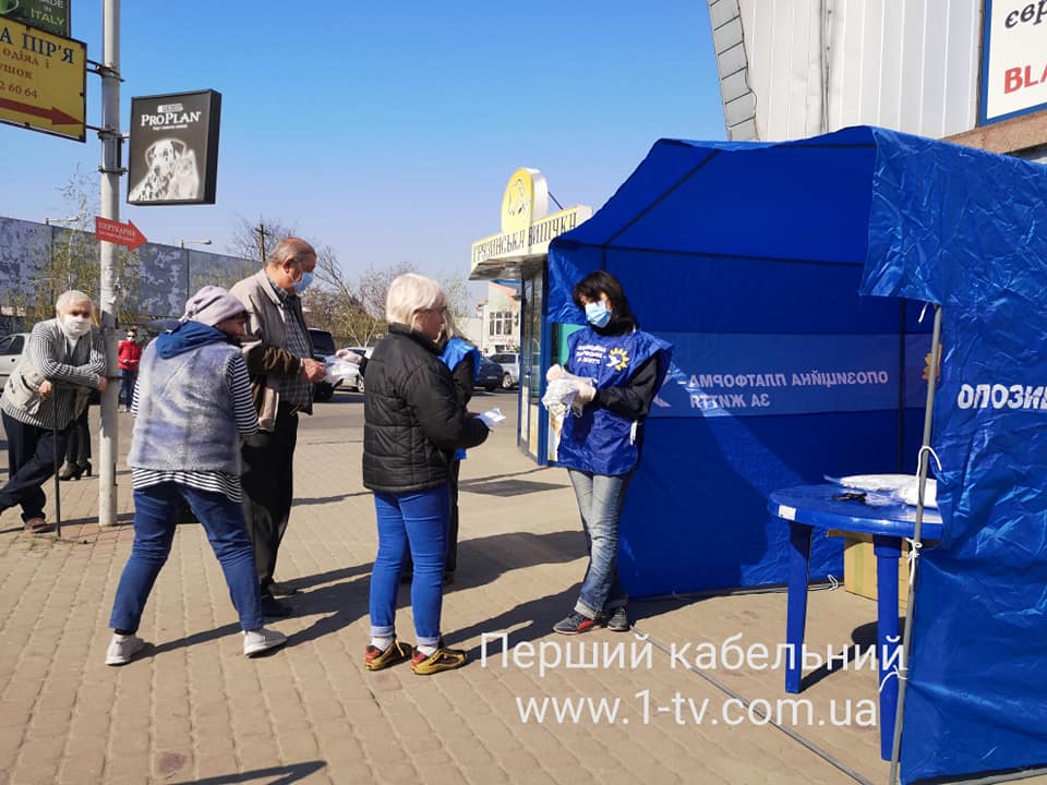 В Ужгороді роздали партію медичних засобів для боротьби з коронавірусом (ФОТО)