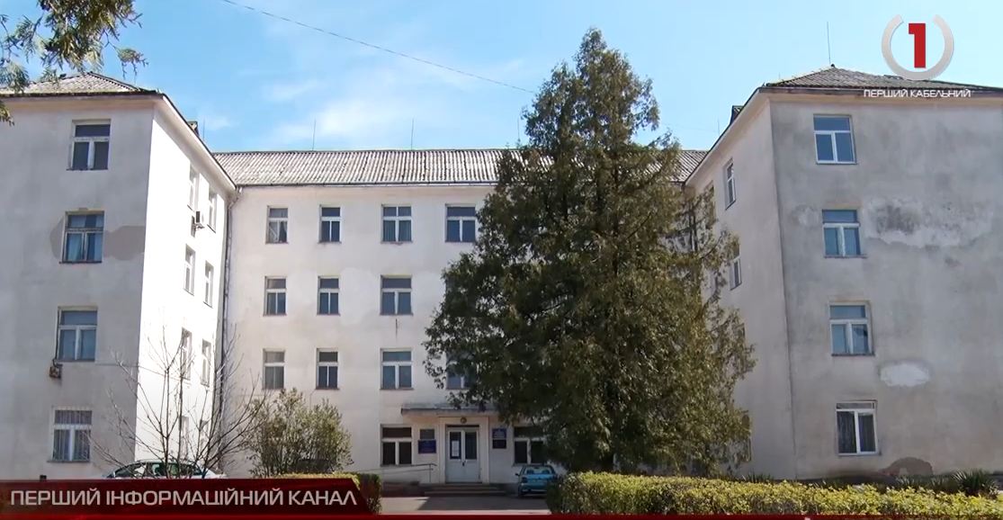 112 медичних працівників Іршавської лікарні відправили на самоізоляцію (ВІДЕО)