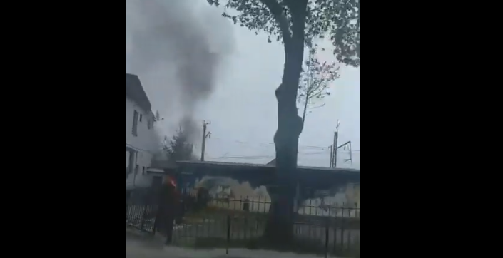 В Ужгороді пожежа поруч вантажного терміналу залізничного вокзалу (ВІДЕО)