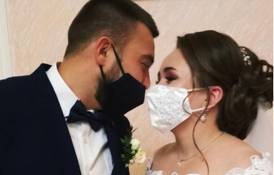Карантинне весілля: на Виноградівщині побрались у масках (ФОТО)