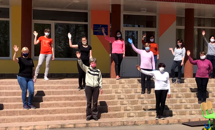 Школа чекає: на Тячівщині вчителі записали зворушливе відео для учнів (ВІДЕО)