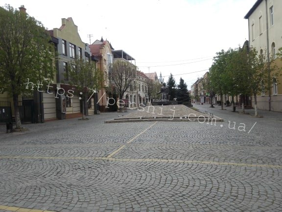 Таке Мукачево ви ще не бачили: місто на Великодньому карантині - в центрі ні душі (ФОТО)