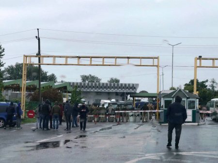 Перевізники заблокували прикордонний перехід Загонь – Чоп (ФОТО, ВІДЕО)