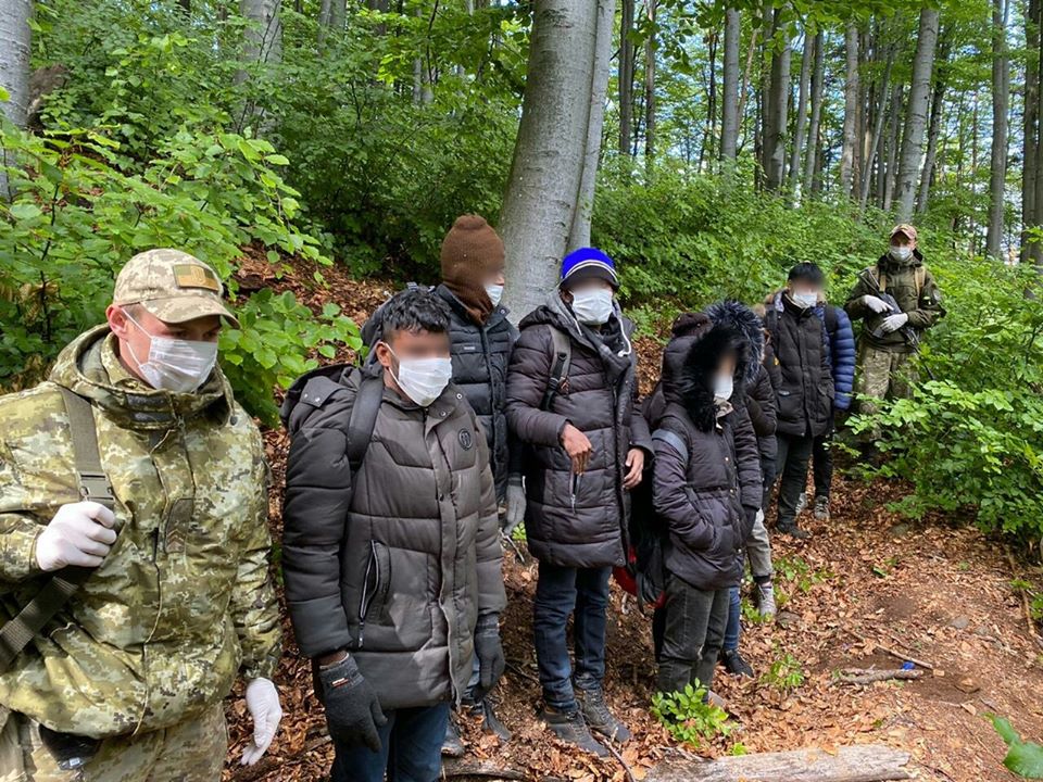 В лісах Ужгородщини знайшли дванадцять іноземців азійської зовнішності (ФОТО)