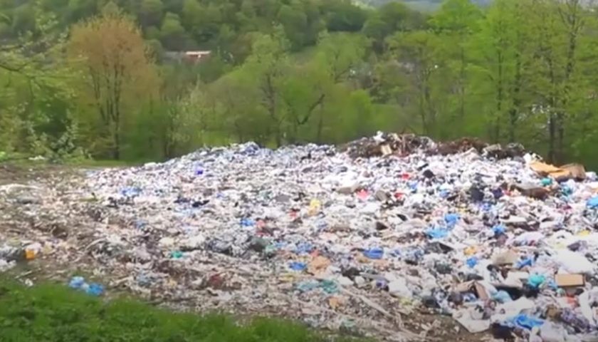 300 тонн сміття щороку: Закарпатські полігони заповнені відходами
