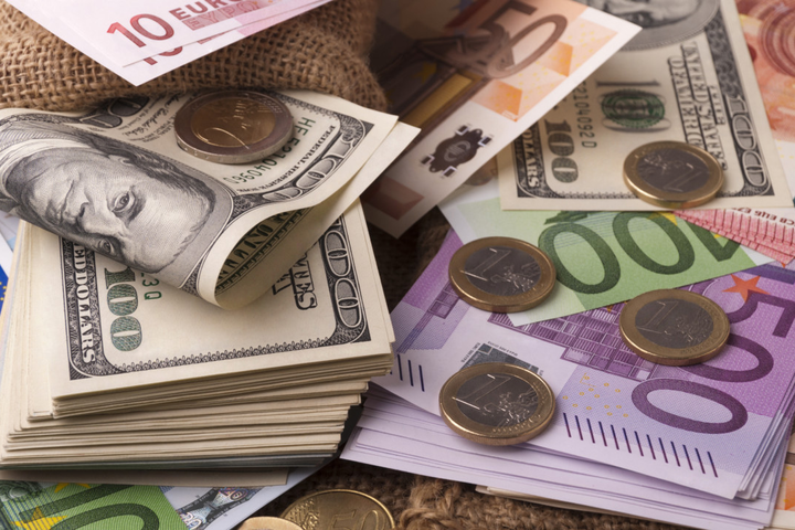 Долар та євро знову подорожчали: курс валют на 28 травня
