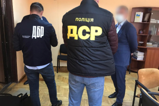 «На гарячому»: ужгородського чиновника затримали за вимагання хабара (фото)  