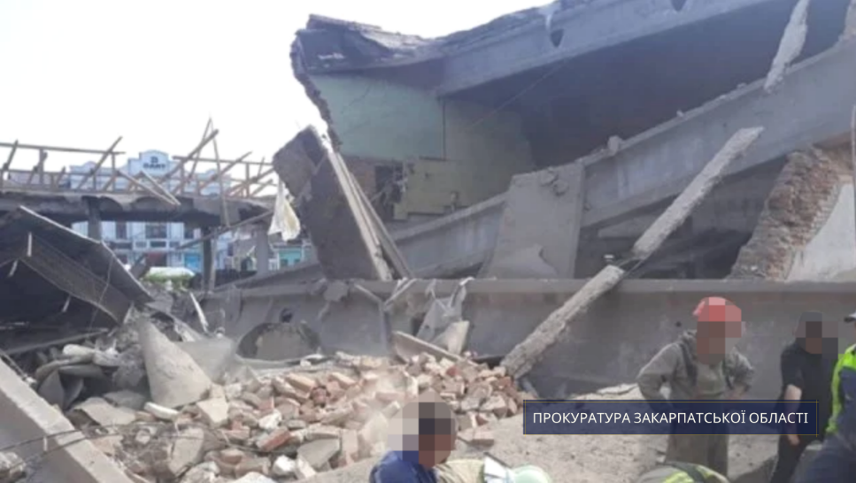 Розслідування справи з обвалом будівлі у Виноградові: справу контролює прокуратура (ФОТО)