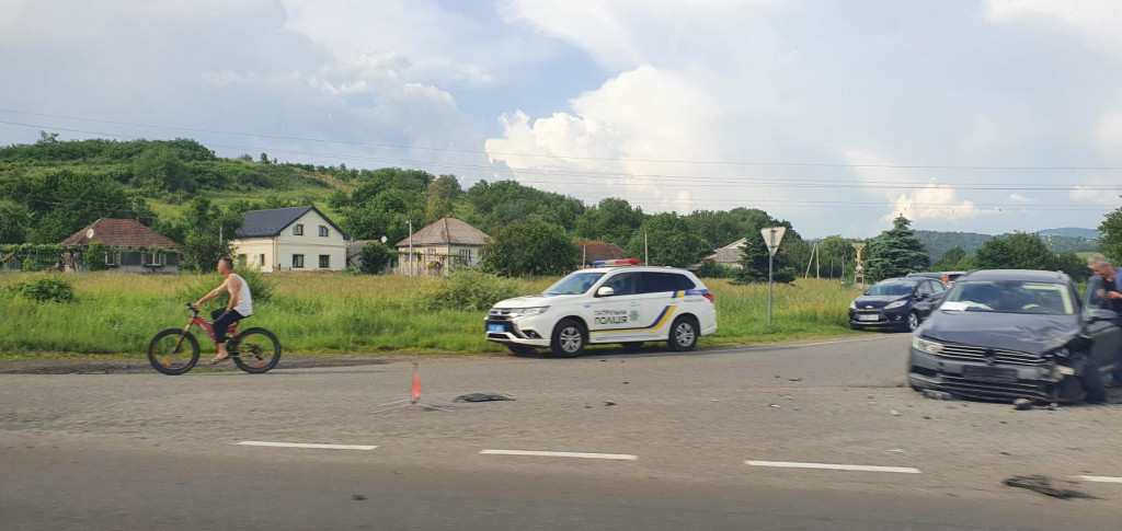 ДТП на Ужгородщині: дорогу не поділили дві іномарки (ФОТО)