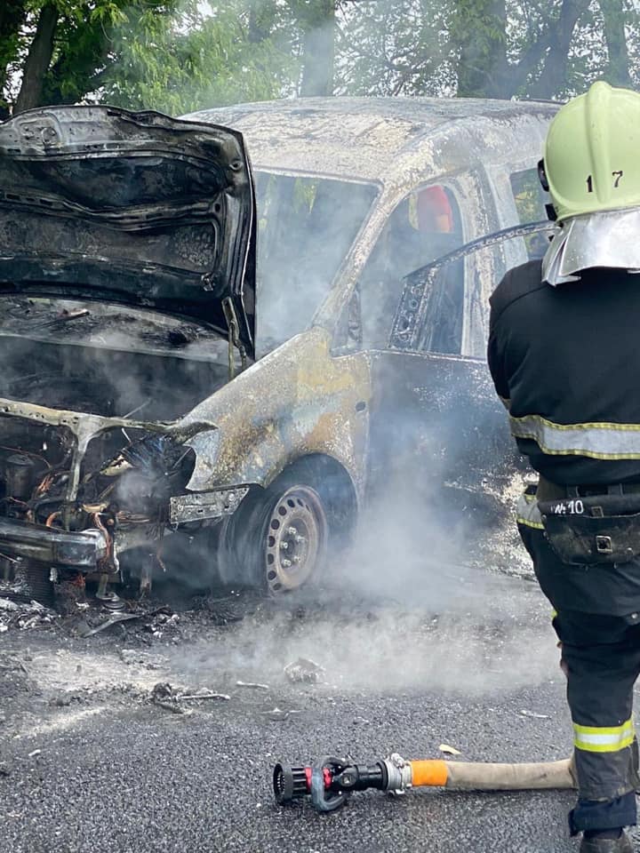 ДТП на Виноградівщині: авто згоріло вщент (ФОТО, ВІДЕО)