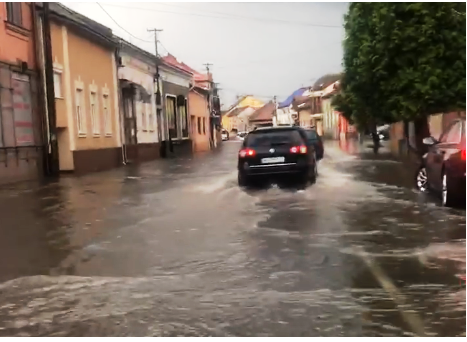За один день у Мукачеві випала місячна норма опадів (ВІДЕО)